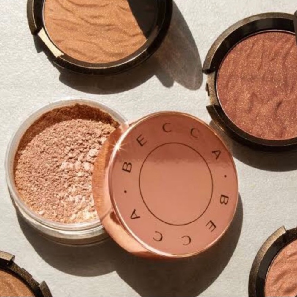 Becca Glow Dust Highlighter in Champagne Pop